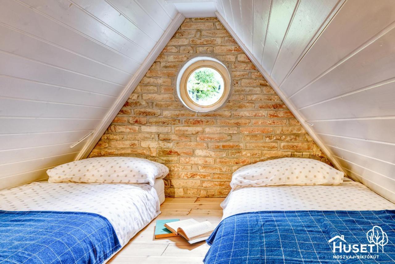 Noszvaj Huset Apartment Bagian luar foto