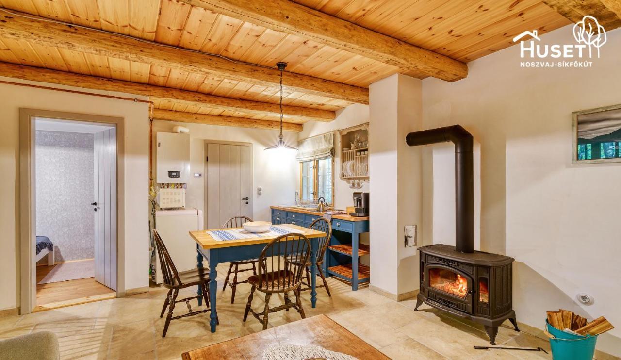 Noszvaj Huset Apartment Bagian luar foto