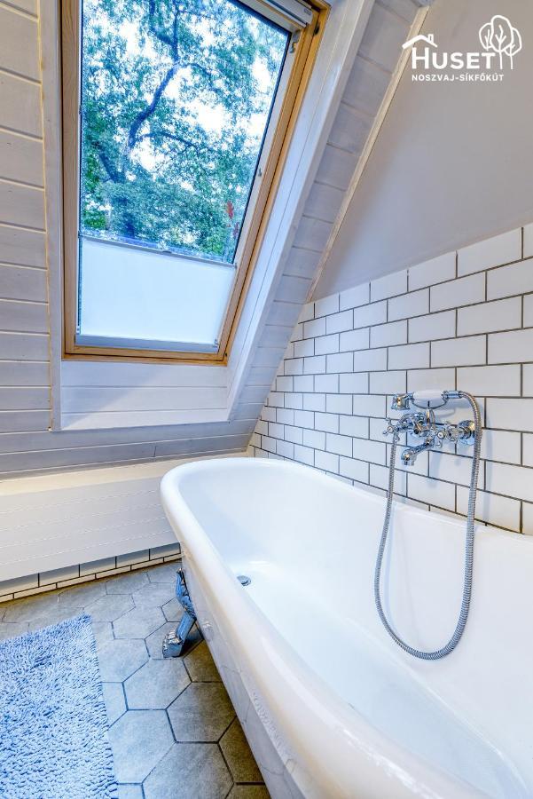 Noszvaj Huset Apartment Bagian luar foto